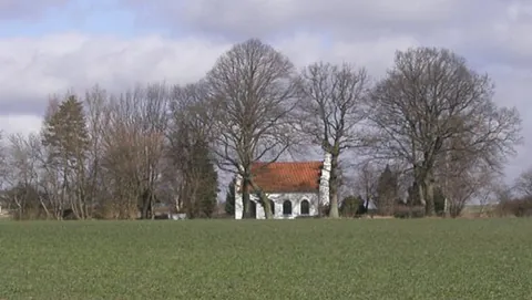 Billede Ingelstrup Kapel set over markeren fra syd