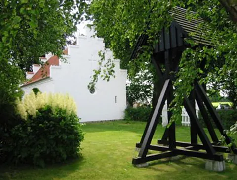 Billede Ingelstrup Kapel og klokketårn set fra vest